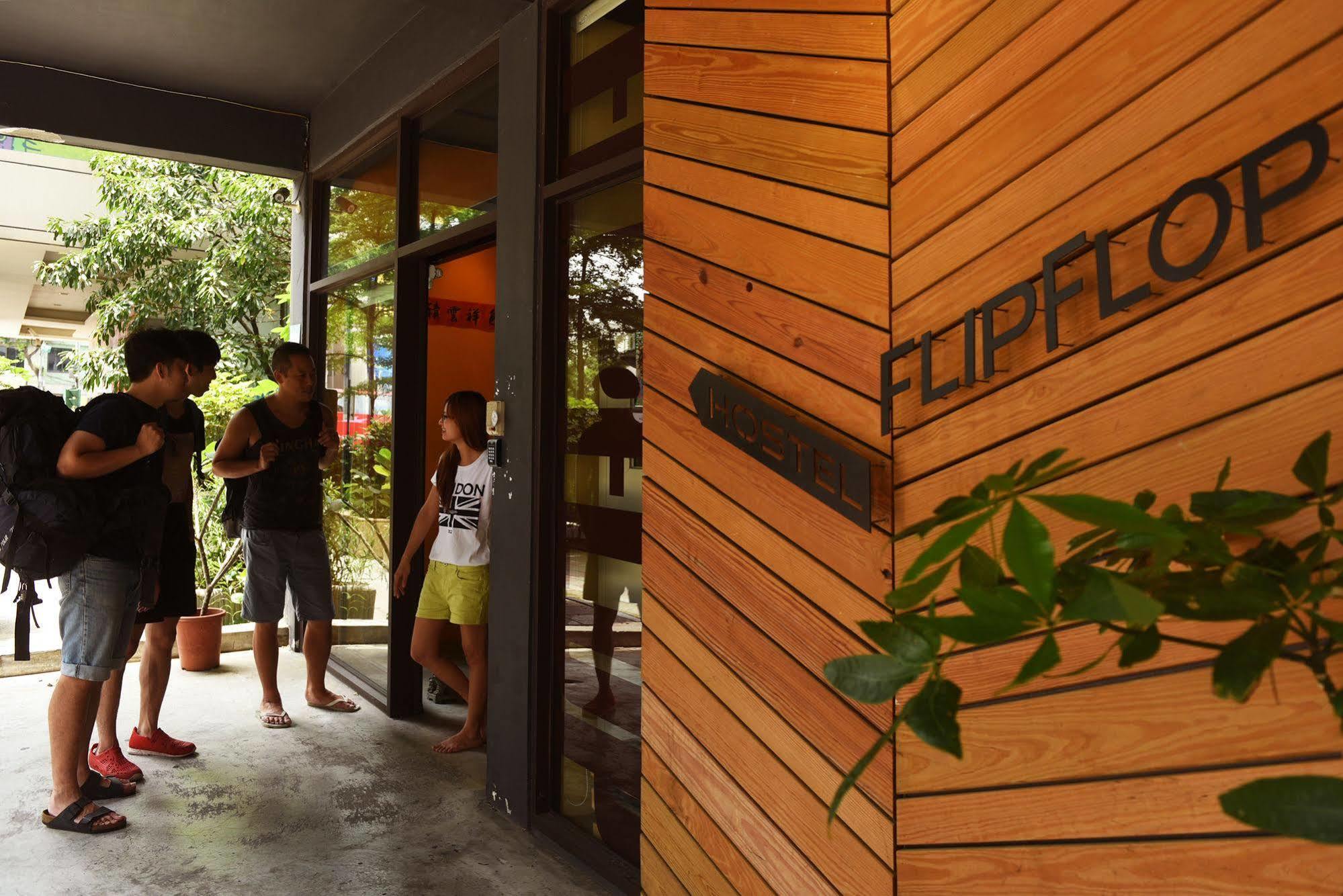 Flip Flop Hostel - Main Station Taipéi Exterior foto